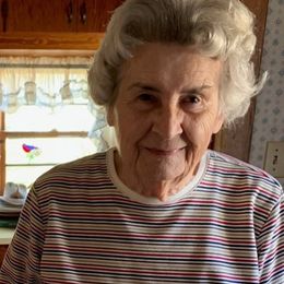 Photo of Joann L Gaddis, obituary in Bedford