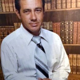 Photo of Victor "Ronny" Burns, obituary in Bryson