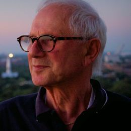 u2GuhFCyWWQYffc1ZFHySzraIsWd2W3pMFaQvGVg