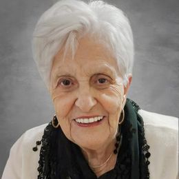 Photo of Pierrette Houde, obituary in Québec