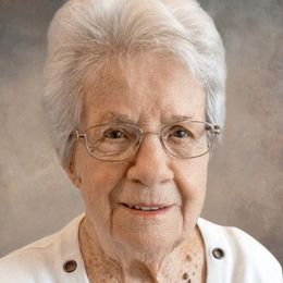 Photo of Jeannine Jobin, obituary in Québec