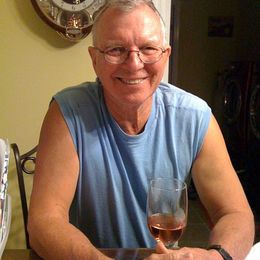 Photo de George "Mike" Lobrano, avis de décès