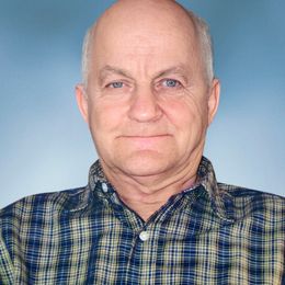 SNTTAbt64MDSCOFsfBdeskLr3K2uvc9iN2uEoGyP