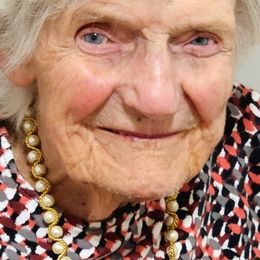 HKmx3ohrUn8klXFZSOYnOyMsWh5J2sWIqPb7qvvs