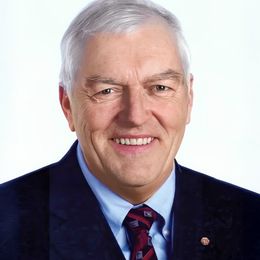 lrbRfgUHb5FvckczRZvUWGqt6wWhcmTENoUeMUWw