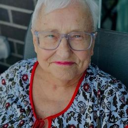 Photo de Yvonne Dault (née Lazure), avis de décès à Gatineau