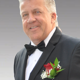 cZwXmmujRKdLi5tUHTqIczoY80m6Y4WPI0Fc8SY7