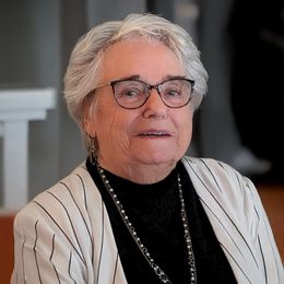 k6TrmbMolDU8fvdaVfYCmVU6NaAhDiYjRs1DyKVM