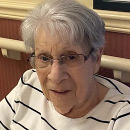 Photo de Raymonde Veilleux (née Turcotte), avis de décès à Saint-Sauveur