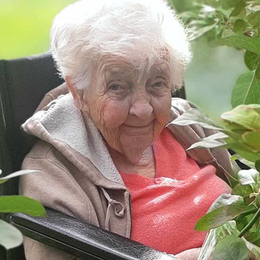 Photo de Bella Hutton, avis de décès à Brownsburg-Chatham