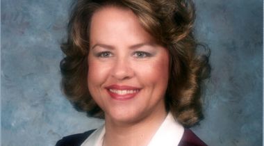 Linda Nelle Lewis