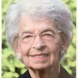 Photo of Élisabeth Desrochers, obituary in Warwick