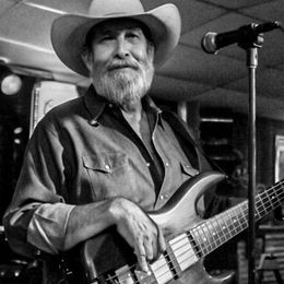 Photo of Stephen Jay Gifford, obituary in Maria