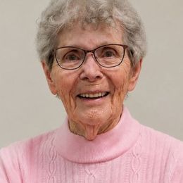 Photo of Muriel Elizabeth Parker (nee Pritchard), obituary