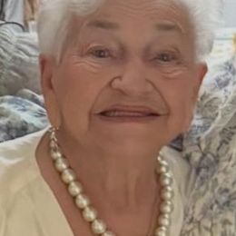 Photo of Maria D Valdivia, obituary