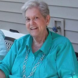 Photo of Clara Ann Womack deVeer, obituary