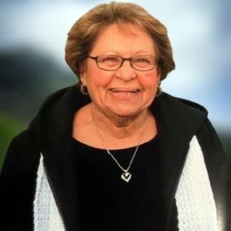 Photo of Edwina L Castro, obituary in Berry