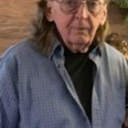 Photo of Donald Dean Hoem, obituary in Shefford