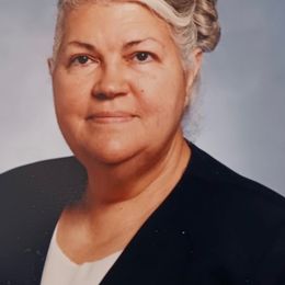 Photo of Sara Josefina Troya, obituary in Alma