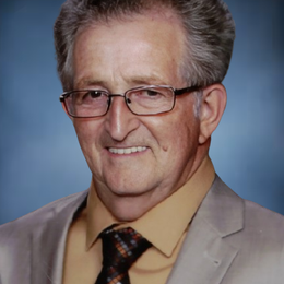 Photo of Yves Robert, obituary in Magog