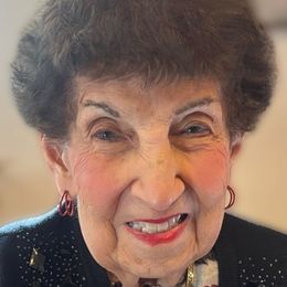 Photo of Marie Dolores Noya, obituary in Farnham