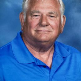 Photo of Raymond Howard Engelhardt, obituary in Linton