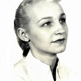 Photo of Elaine G. Holmes, obituary in Colombier