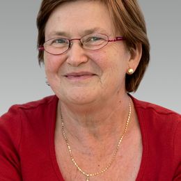 Photo of Erna Reichlmayr Recher, obituary in Huntingdon