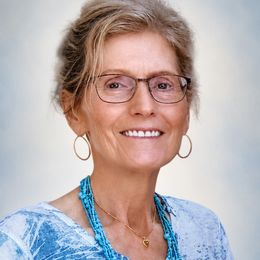Photo of Jeanne Cyr, obituary in Napierville