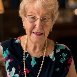 Photo of Claire Barbara Kelly, obituary in Montréal